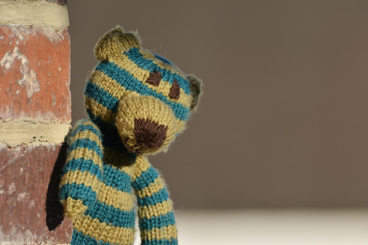 teddy, teddy bear, knitted, wool, children's toys, soft, knitted by myself, bear, lonely, alone, lonliness, keeping an eye out, nostalgia, striped, teddy, teddy bear, lonliness, lonliness, lonliness, lonliness, lonliness